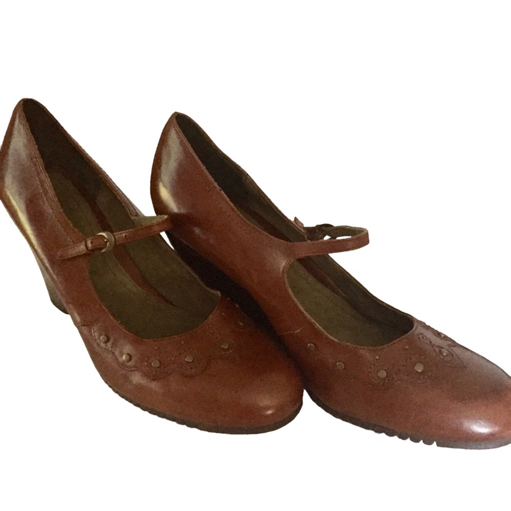Aerosoles Wedge Heel Leather Mary Janes w Metal Studs EUC Size 11